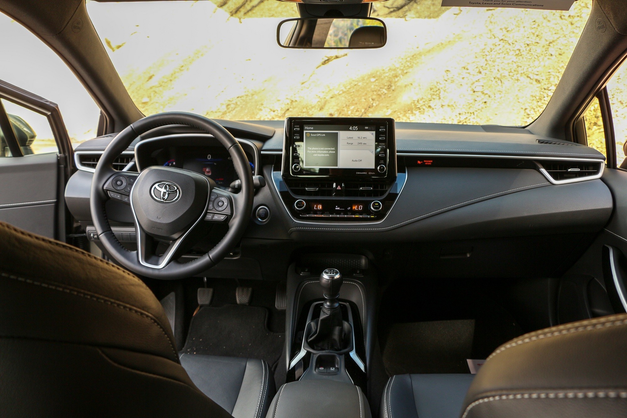 2019 Toyota Corolla Se Manual Transmission Versus Hatchback